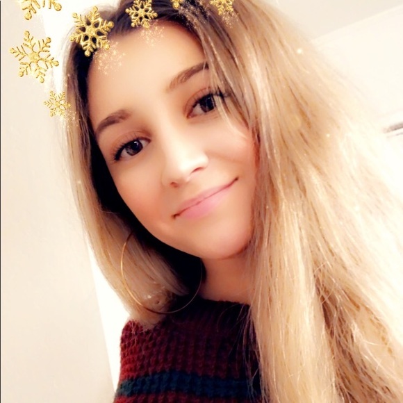 Meet your Posher, Ayri - Picture 1 of 1